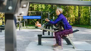 Two women training at Omnigym outdoor gym in Helsinki