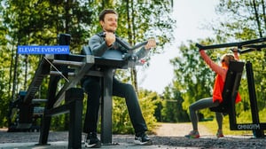 One woman and one man training at Omnigym outdoor gym in Helsinki